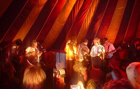 © Robert Rotifer Cocos Lovers im Farm Folk-Zelt bei Lounge on the Farm
